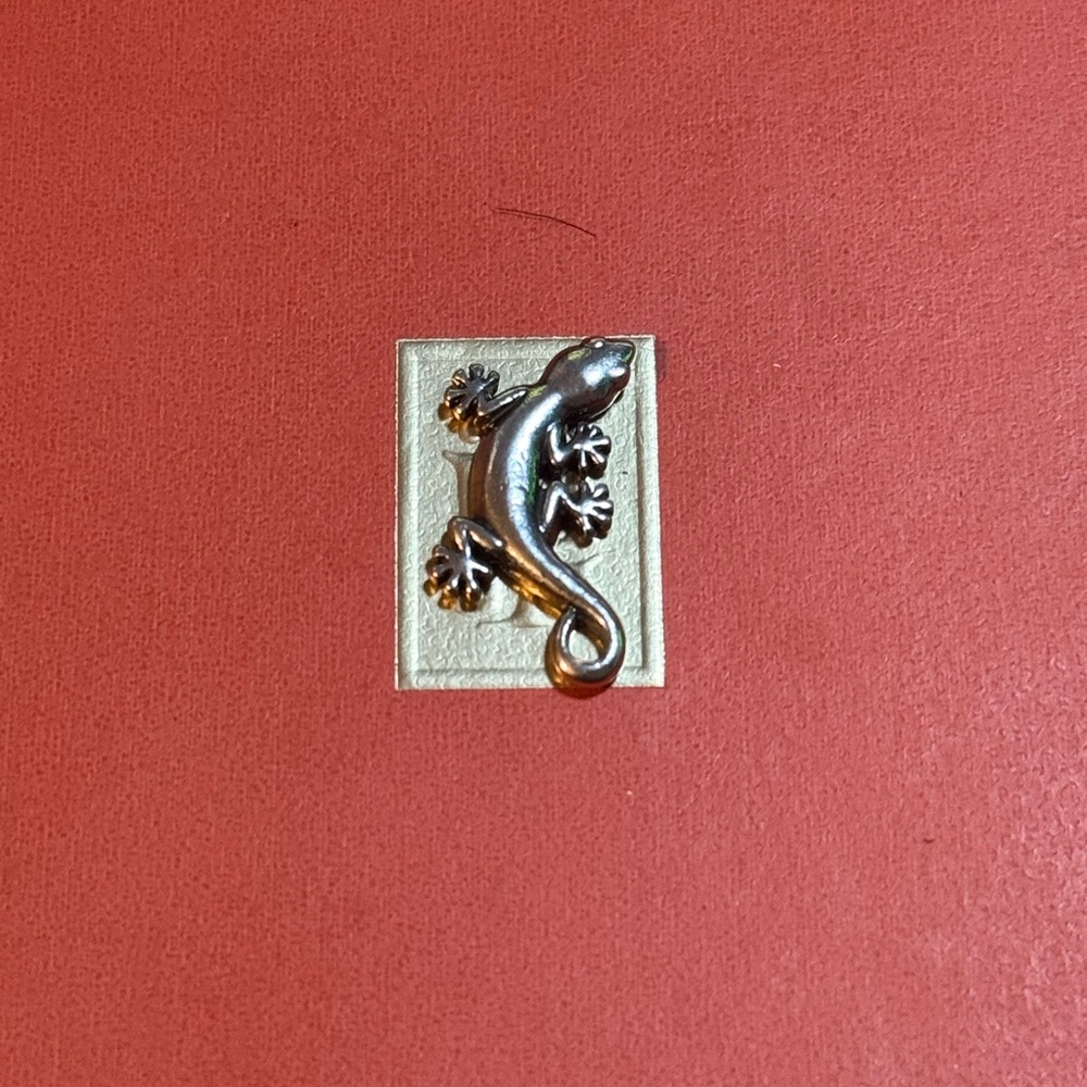 Retired James Avery Sterling Silver Gecko Charm - Pendant